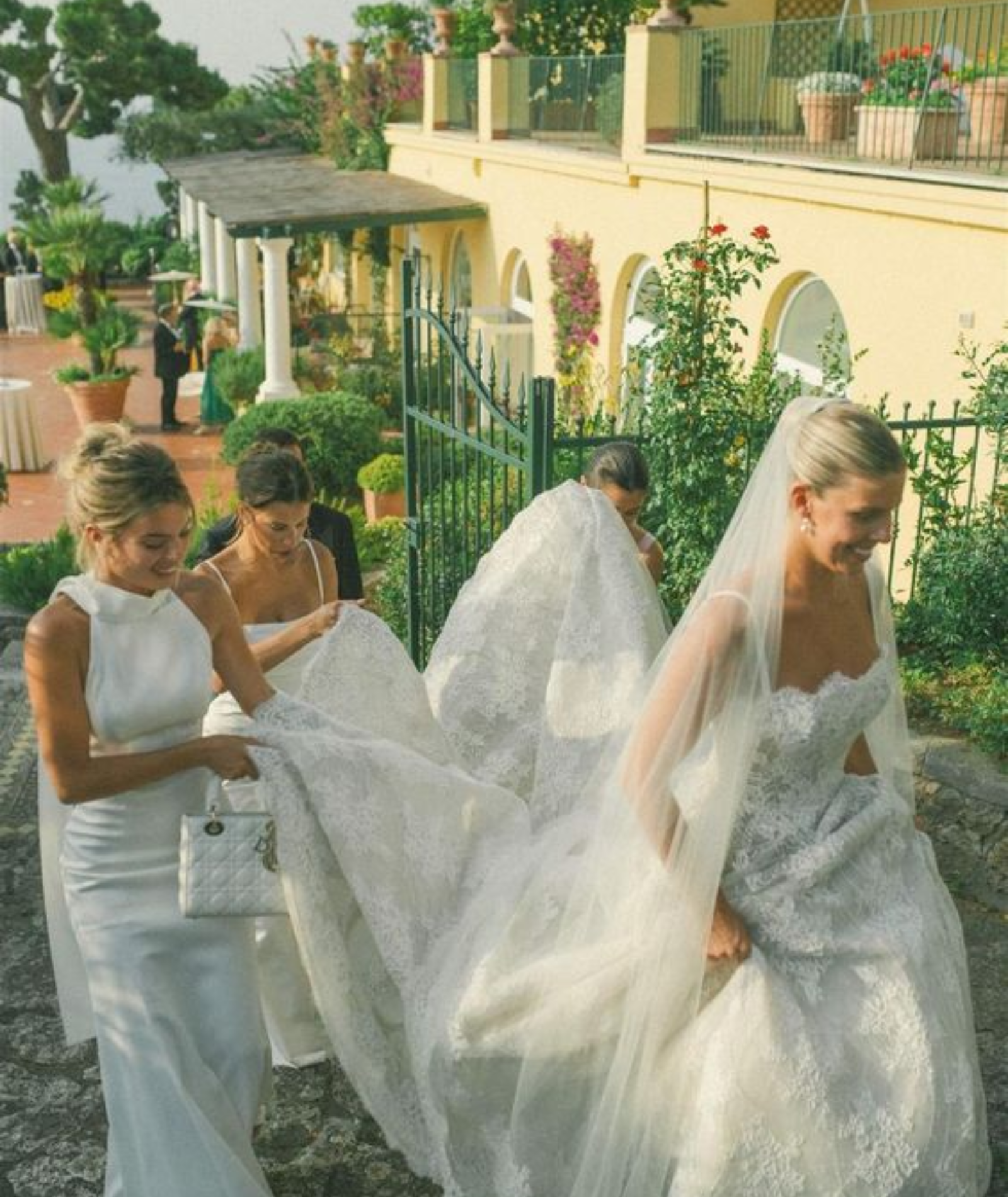 Wedding guest outfits - ebook do pobrania